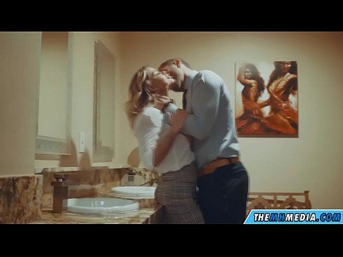 ❤️ Når en barmfagre blondine forfører deg på et offentlig toalett ❤❌ Porno på porno no.pornoboden.ru ❌️